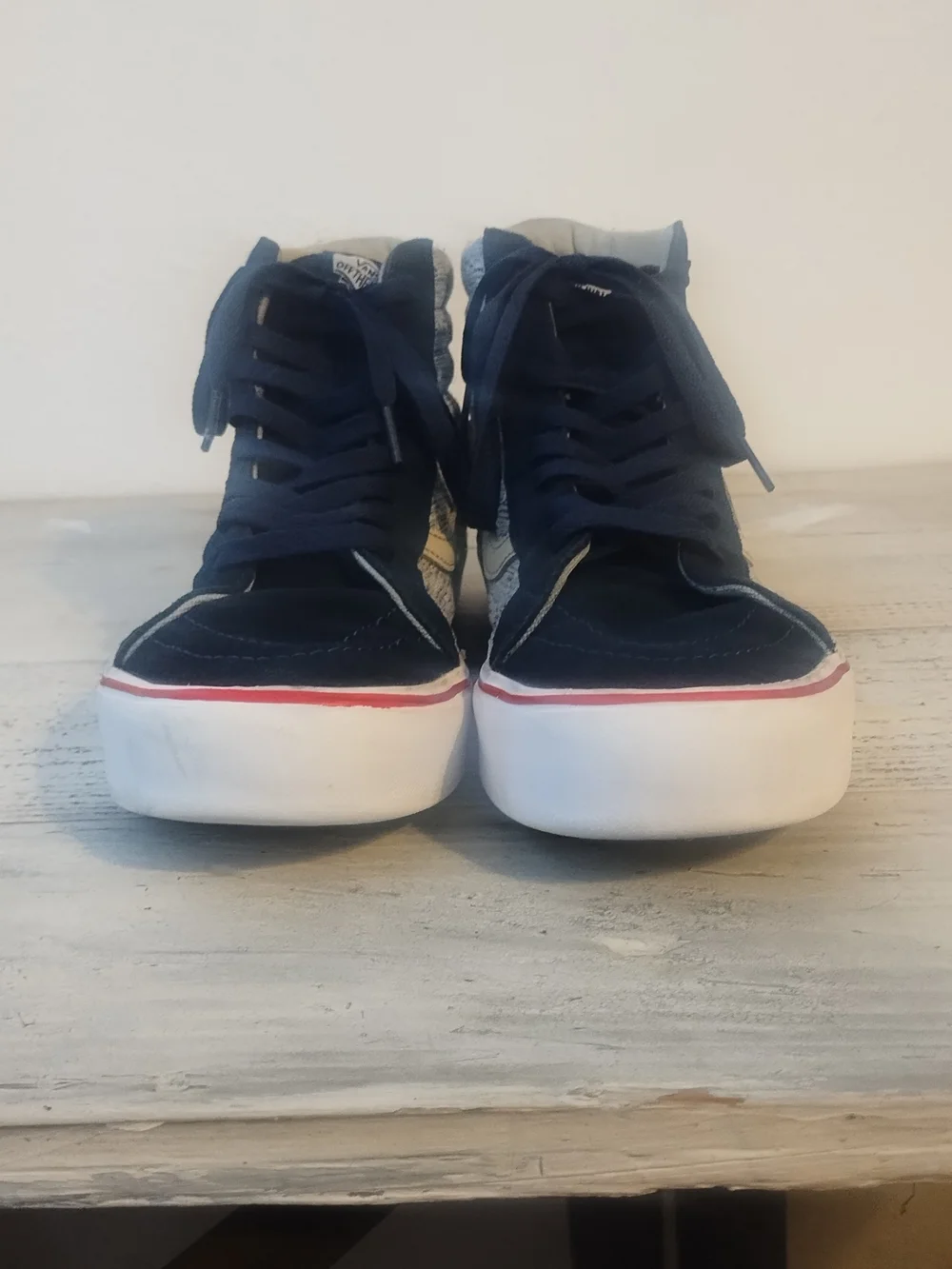 Vans Sk8-Hi Reissue  mens size 10 some scratches open to offers